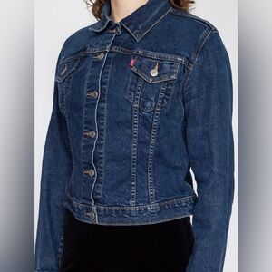 SOLD Levi’s Cropped Denim Trucker Jacket in Dark Wash Small